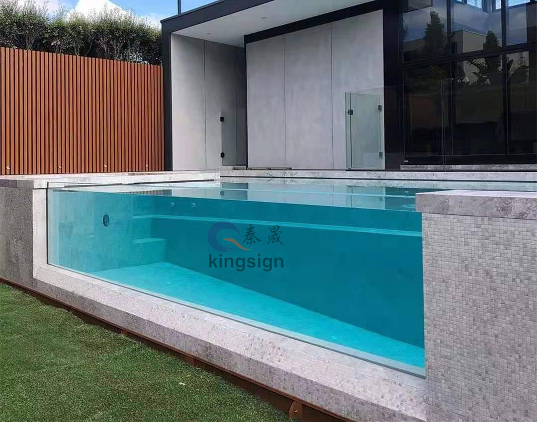 Cum să ștergeți și să mențineți fereastra piscinei acrilice
