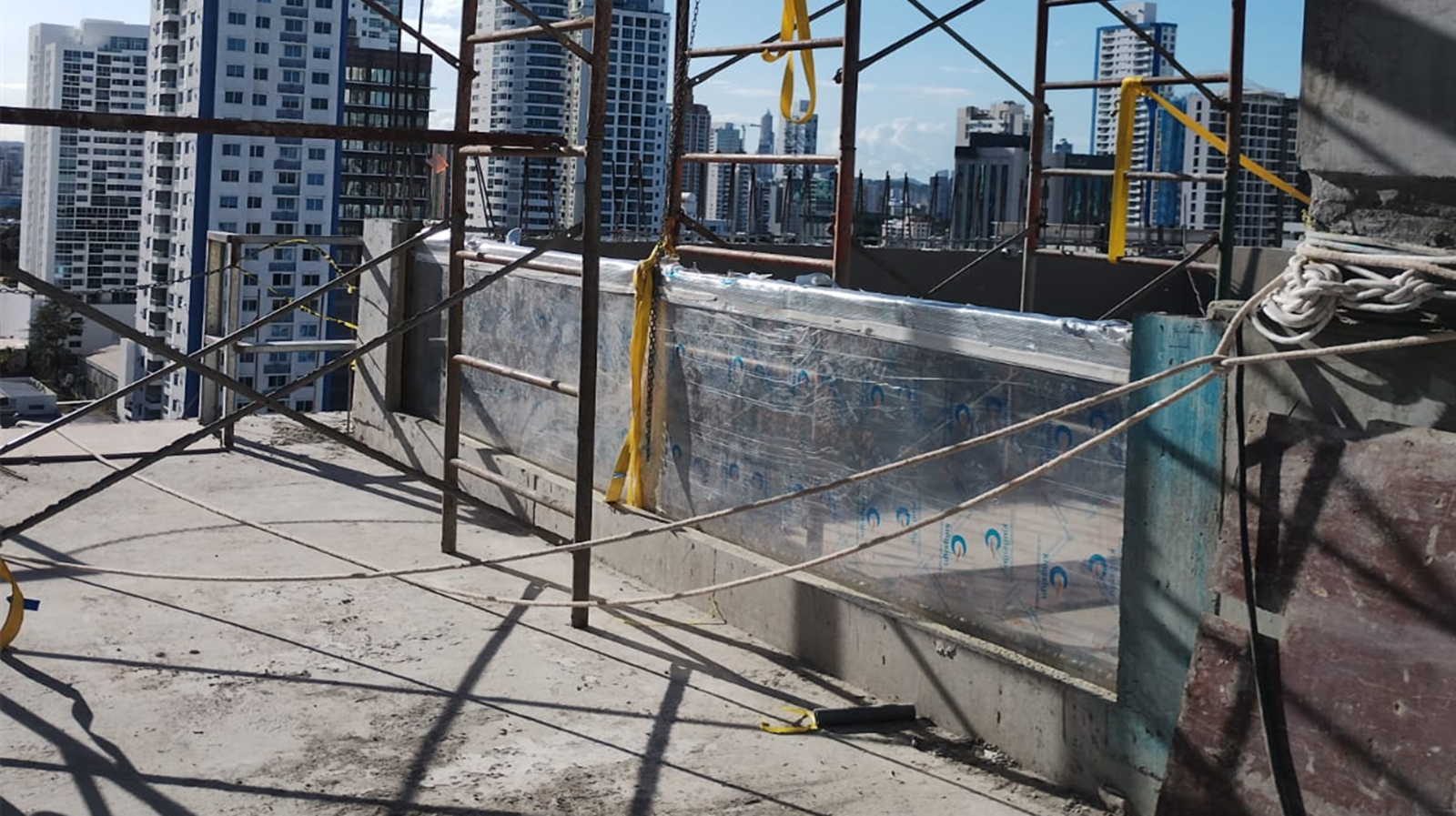 Panou acrilic cu grosimea de 100 mm pentru fereastra piscinei exterioare